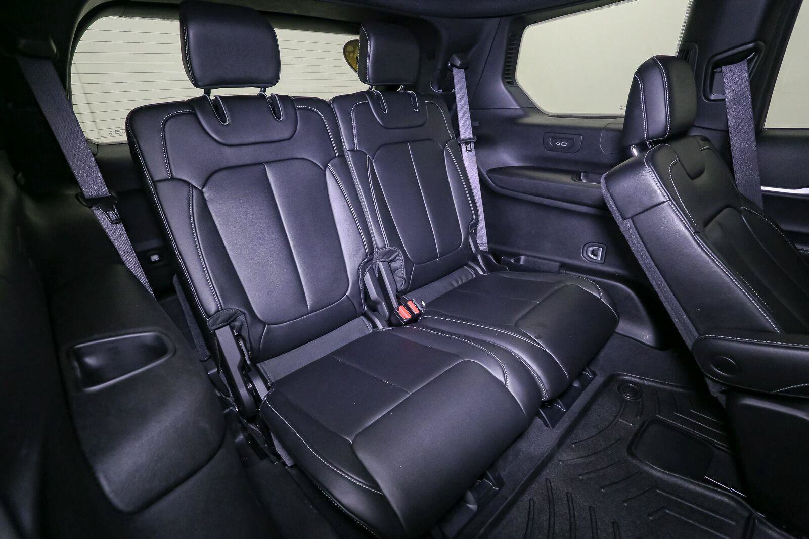 Used 2024 Jeep Grand Cherokee L Limited AWD/4WD image 25