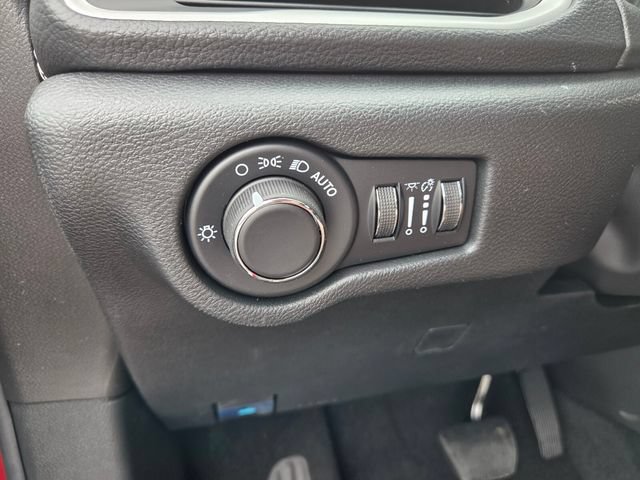 New 2027 Chrysler Pacifica Select FWD image 21