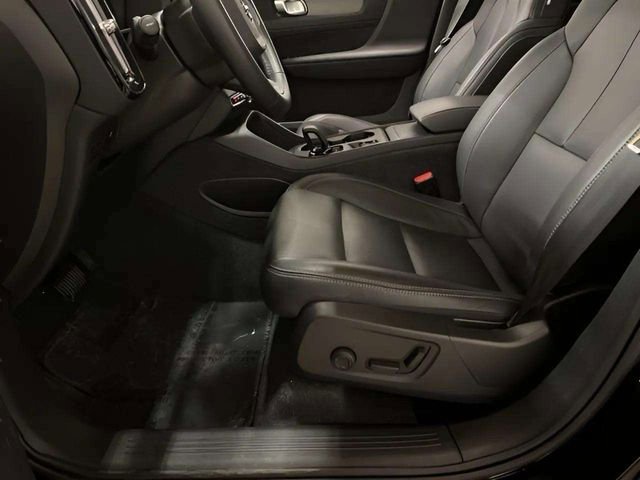 Used 2025 Volvo XC40 B5 Core image 49