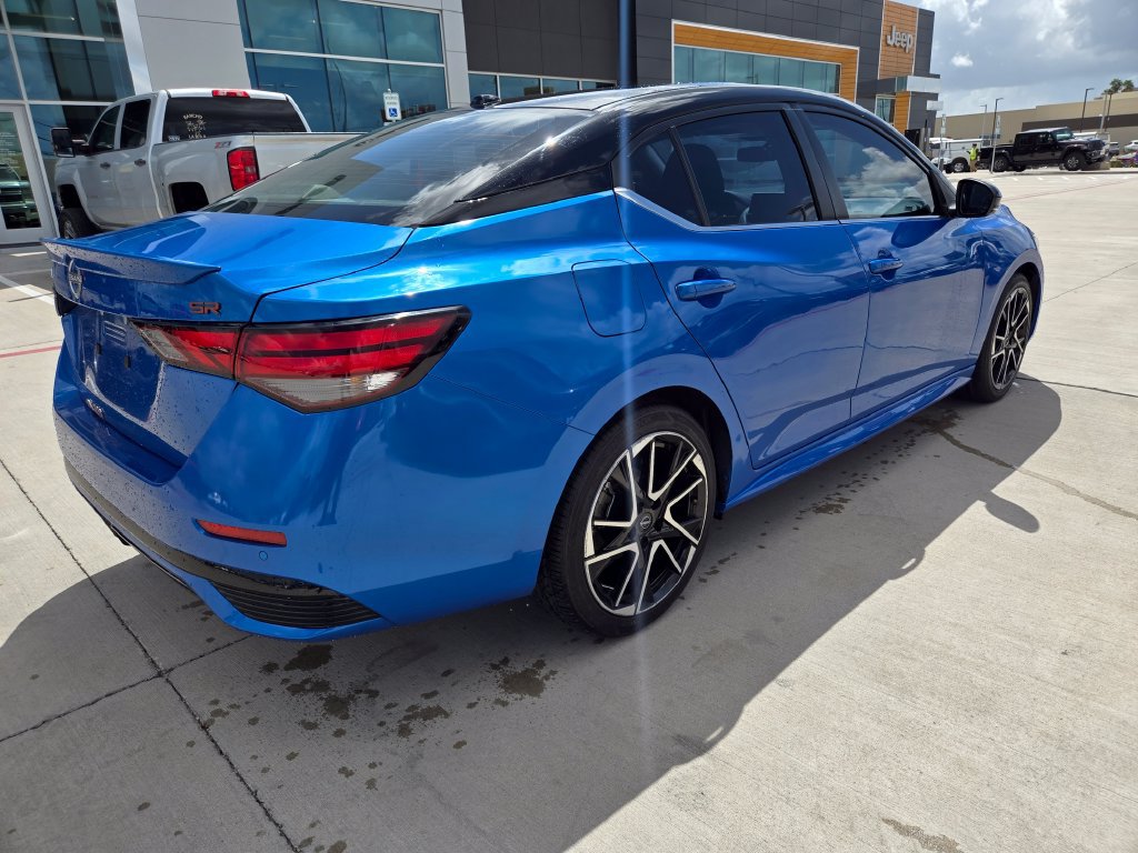 Used 2025 Nissan Sentra SR FWD image 3