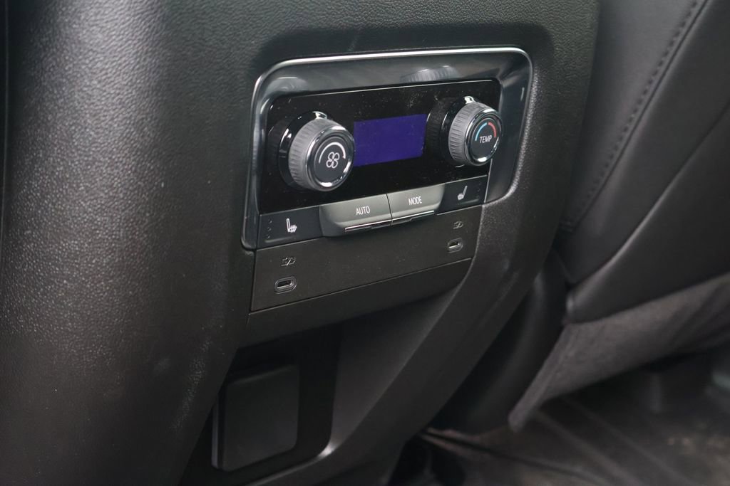 Used 2025 Chevrolet Suburban Premier AWD/4WD image 36