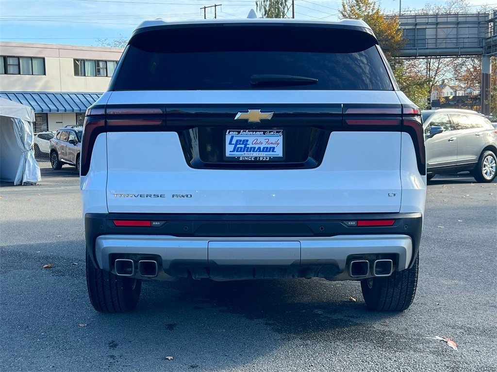 Used 2024 Chevrolet Traverse LT image 6