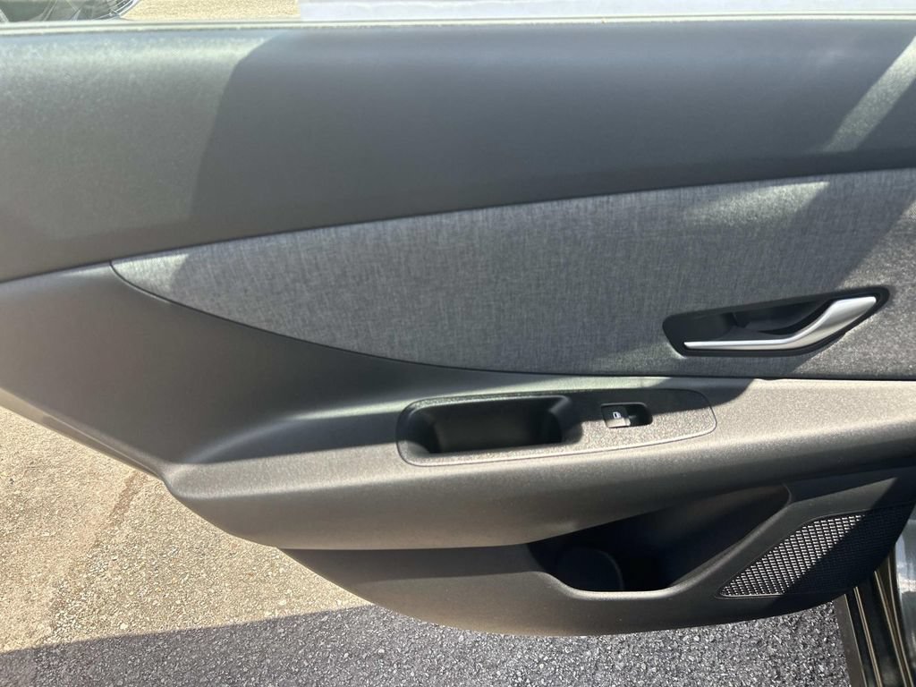 New 2026 Hyundai Elantra Limited FWD image 21