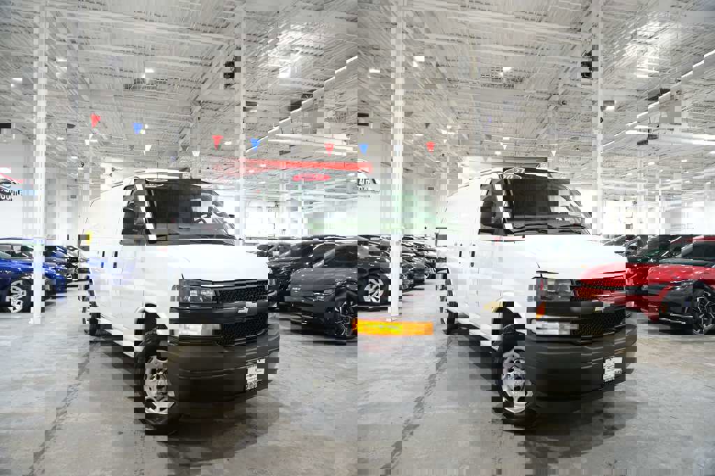 Used 2021 Chevrolet Express 3500 Extended w/ Driver Convenience Package image 2