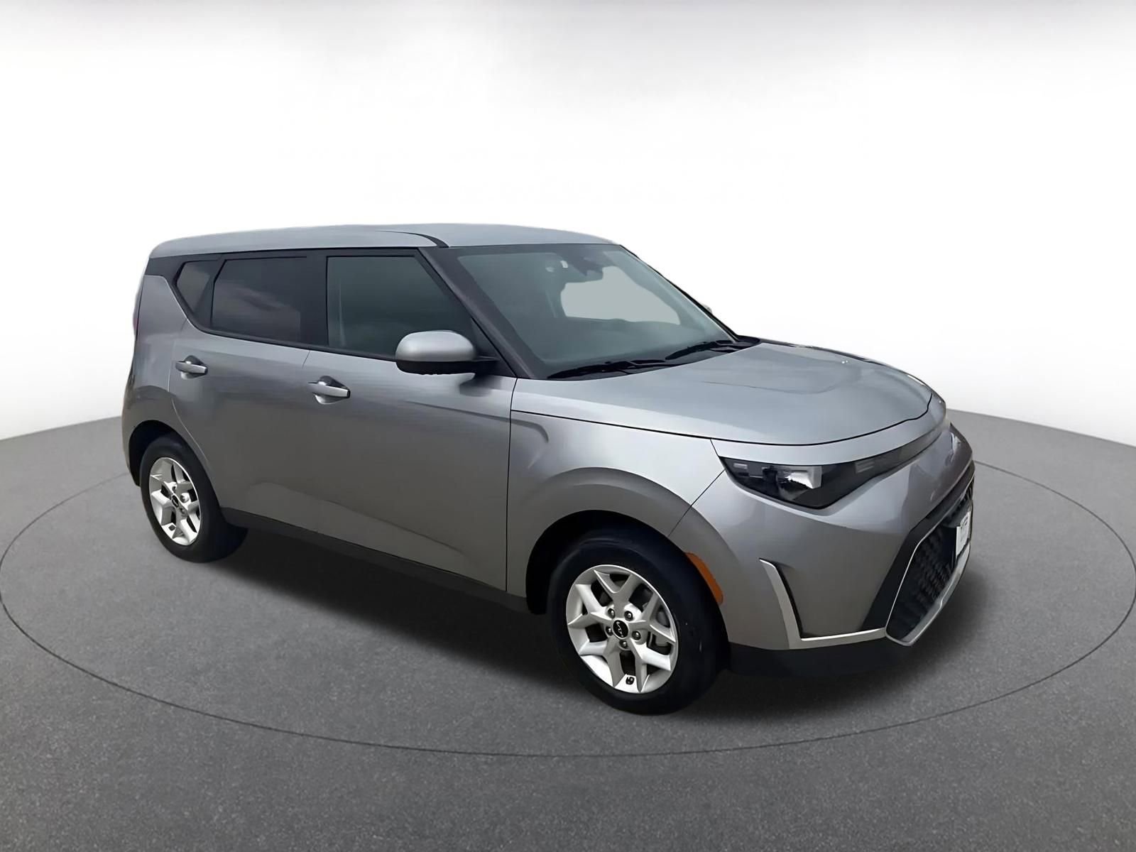 Used 2025 Kia Soul LX w/ LX Technology Package image 2