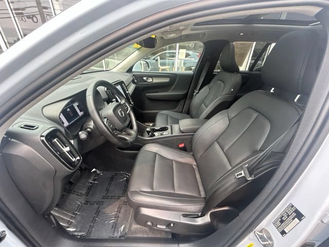 Certified 2025 Volvo XC40 B5 Core AWD/4WD image 21