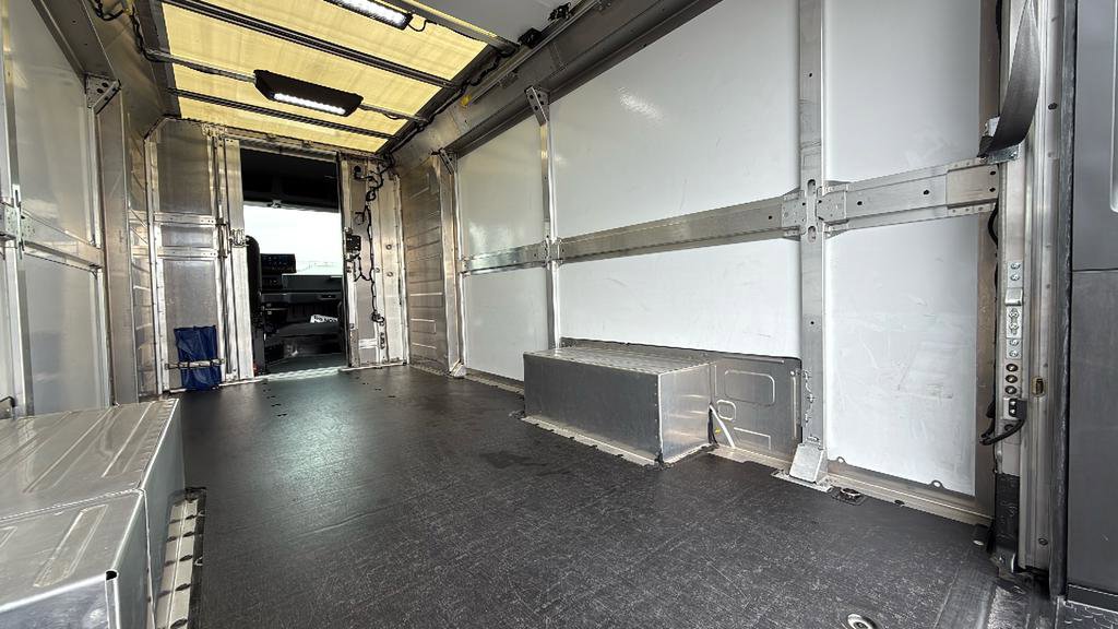Used 2024 Chevrolet Brightdrop 600 w/ Commercial Equipment Package image 30