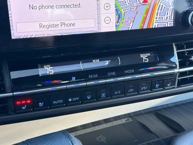 Used 2023 Toyota Sienna Platinum image 28