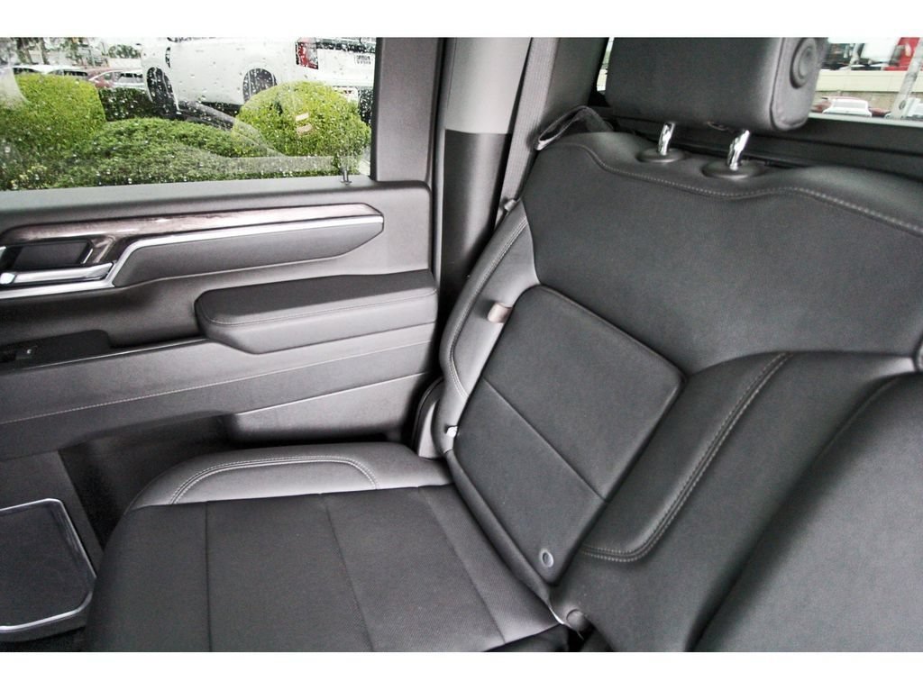 Used 2025 Chevrolet Silverado 2500 LTZ w/ LTZ Convenience Package AWD/4WD image 11