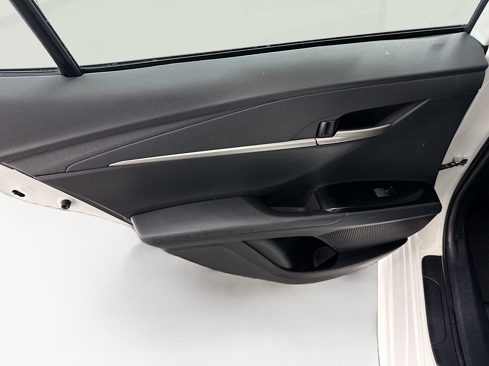 Used 2025 Toyota Camry SE w/ Multimedia Upgrade Package image 27