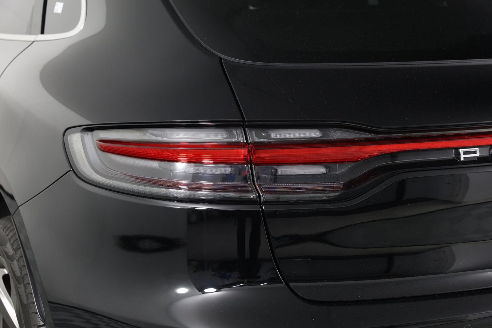 Certified 2023 Porsche Macan S AWD/4WD image 21