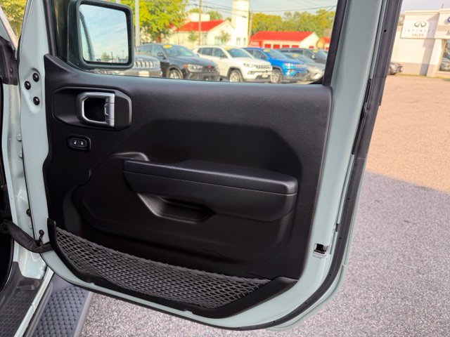 Used 2024 Jeep Wrangler Unlimited w/ Convenience Group AWD/4WD image 26