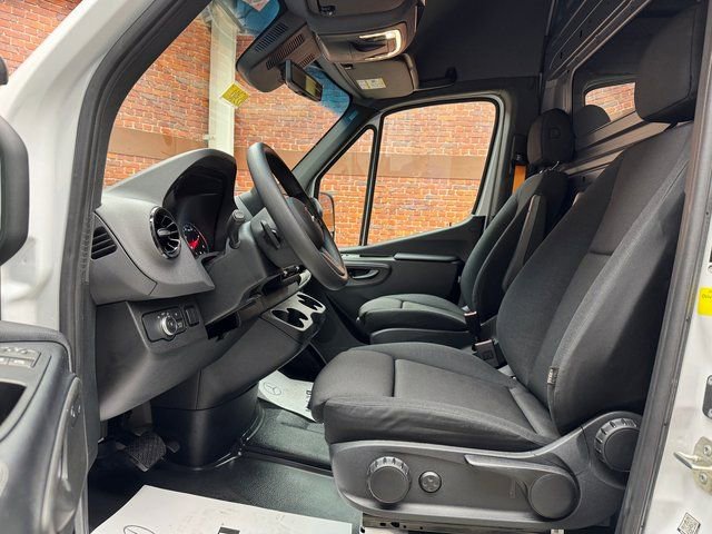 Used 2024 Mercedes-Benz Sprinter 2500 image 20