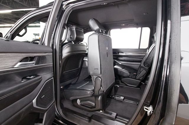 Used 2024 Jeep Wagoneer Series II w/ Convenience Group I AWD/4WD image 24
