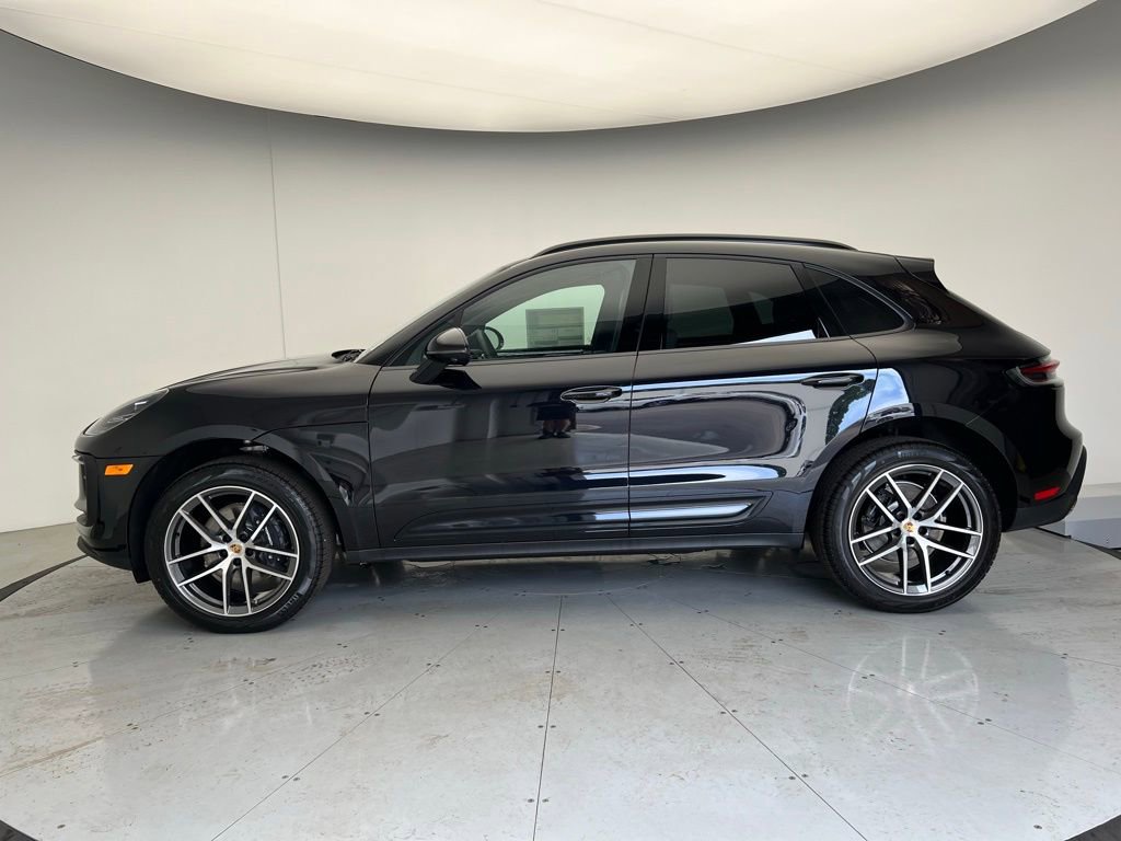 Certified 2025 Porsche Macan AWD/4WD image 2