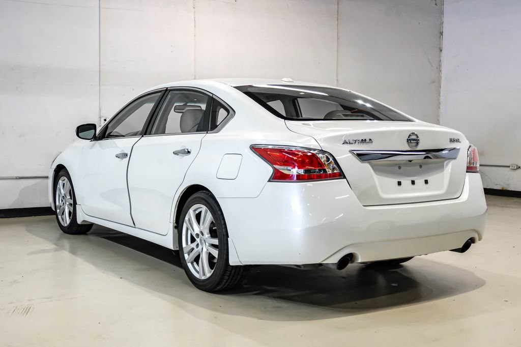 Used 2015 Nissan Altima 3.5 SL FWD image 11
