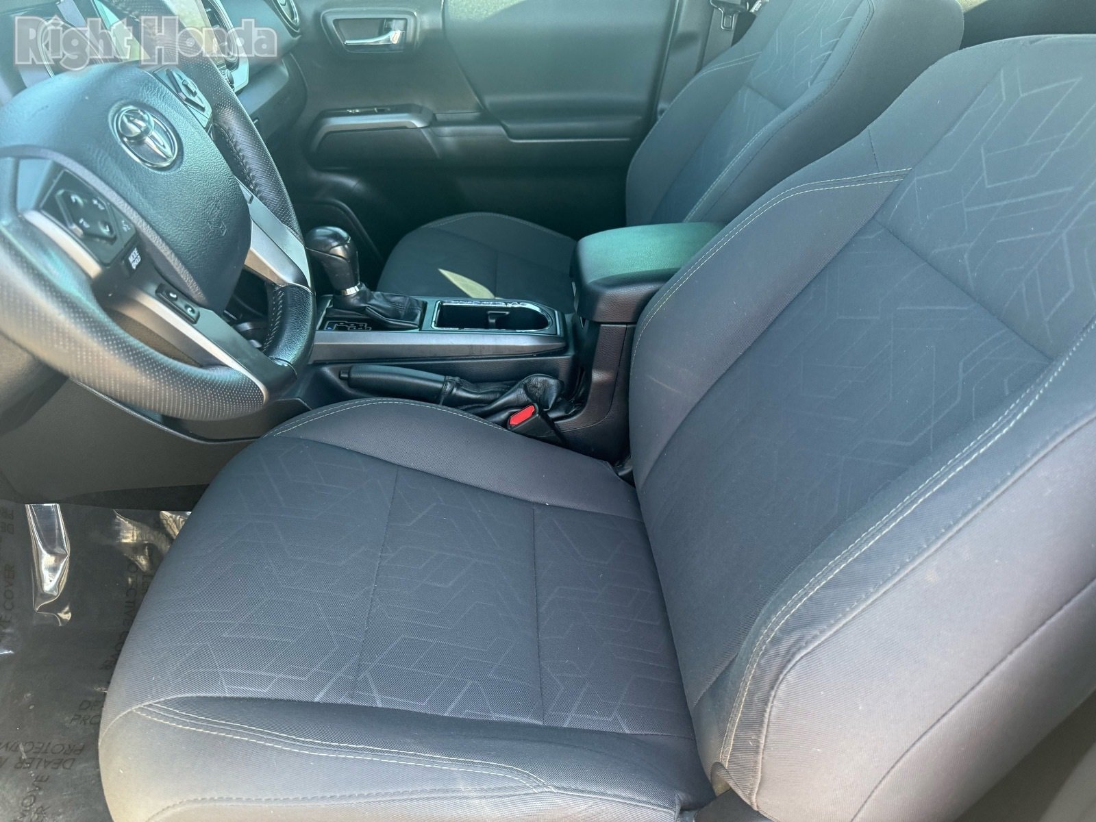 Used 2019 Toyota Tacoma TRD Sport w/ Technology Package image 12