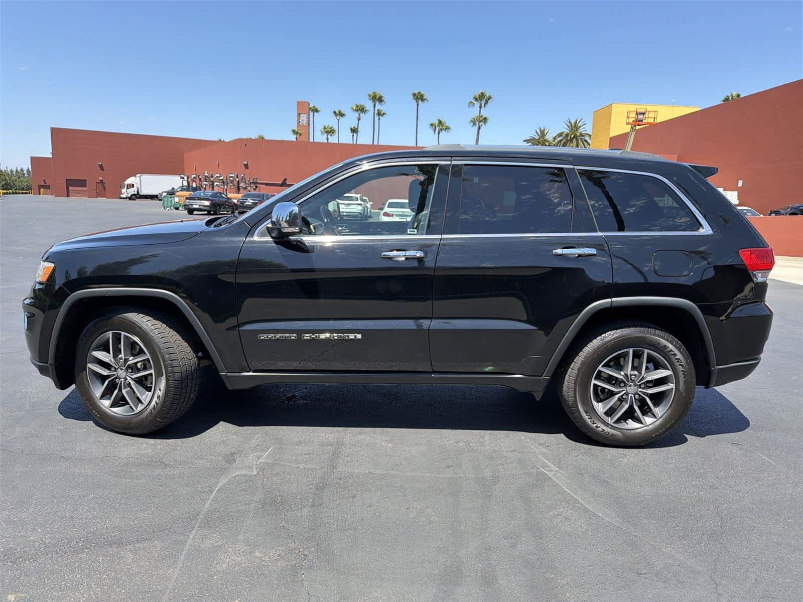 Used 2017 Jeep Grand Cherokee Limited RWD image 3