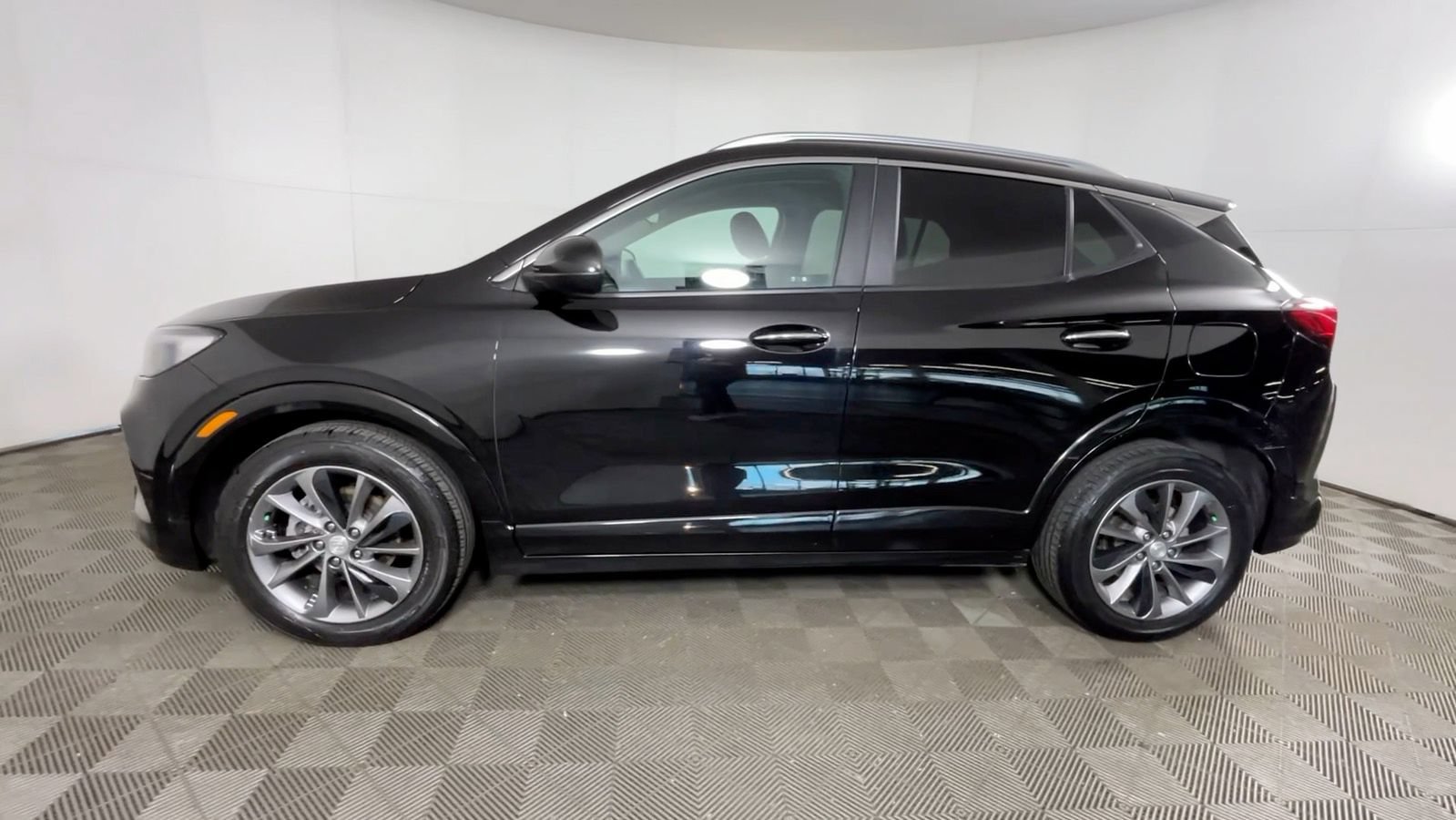 Used 2022 Buick Encore GX Select w/ Sport Touring Package FWD image 10