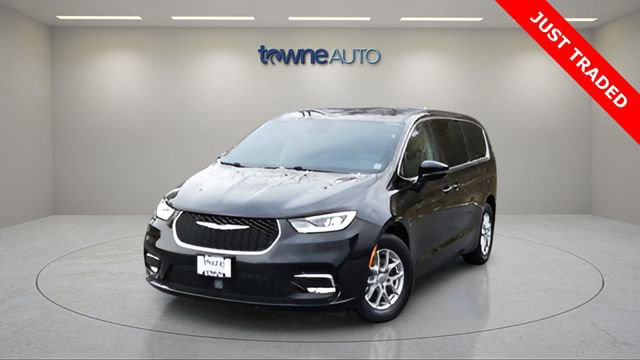 Used 2024 Chrysler Pacifica Touring-L image 11