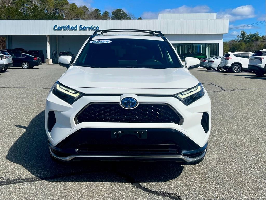 Used 2024 Toyota RAV4 SE w/ Weather & Moonroof Package image 9