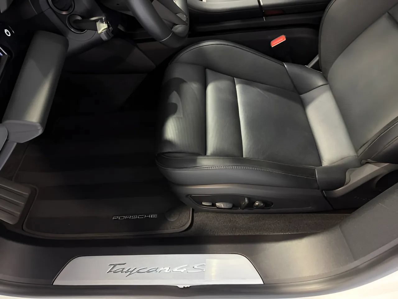 Used 2022 Porsche Taycan 4S AWD/4WD image 11