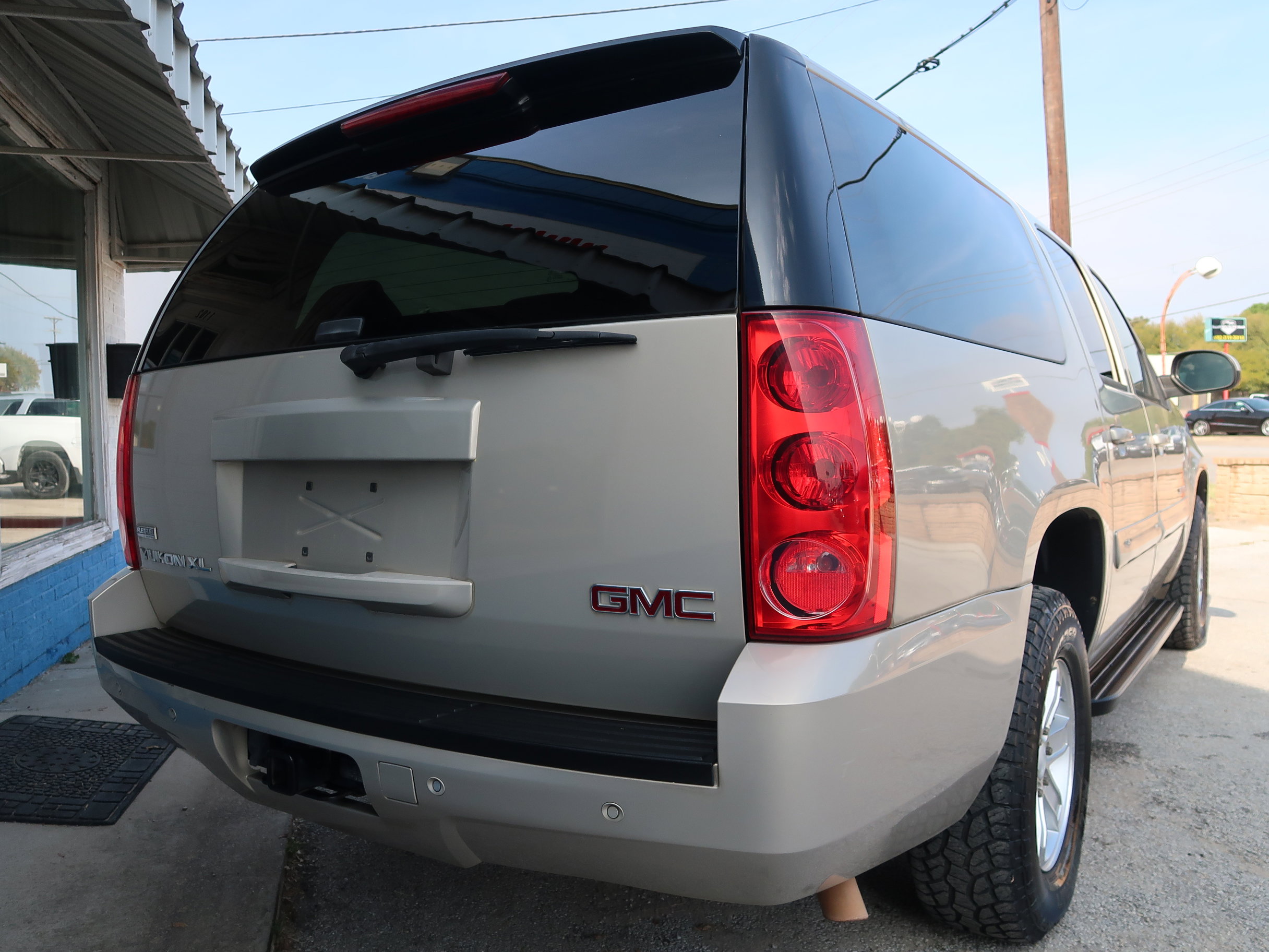 Used 2008 GMC Yukon XL SLE w/ Convenience Package RWD image 8