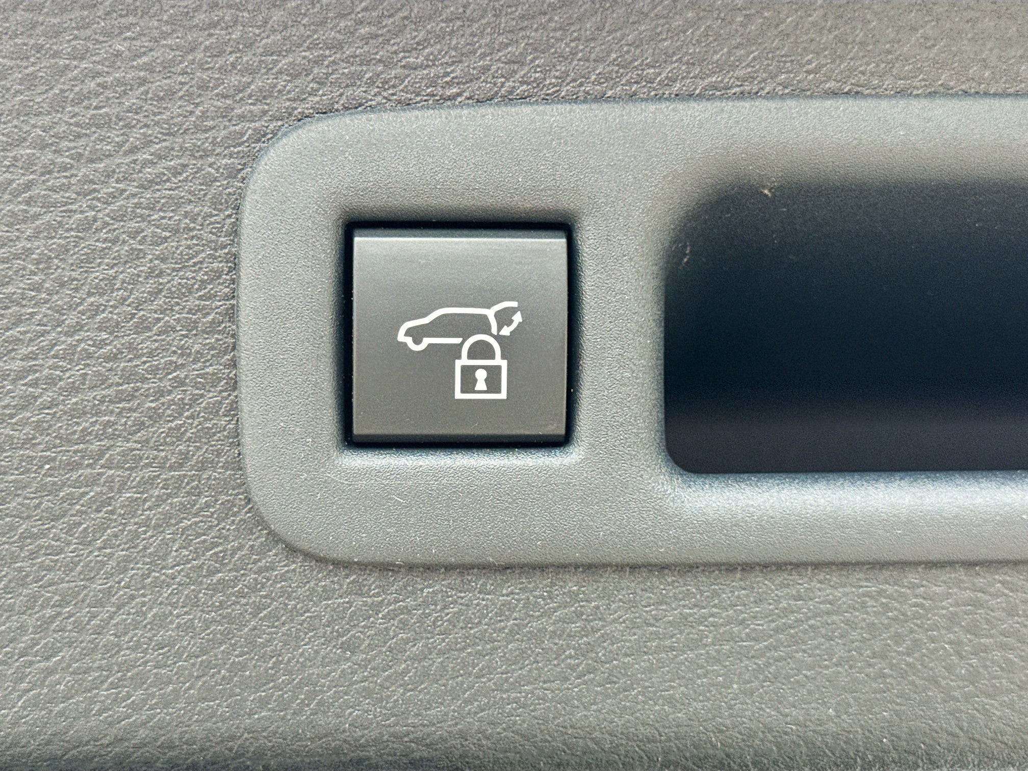 Used 2025 Toyota Sienna XLE FWD image 12