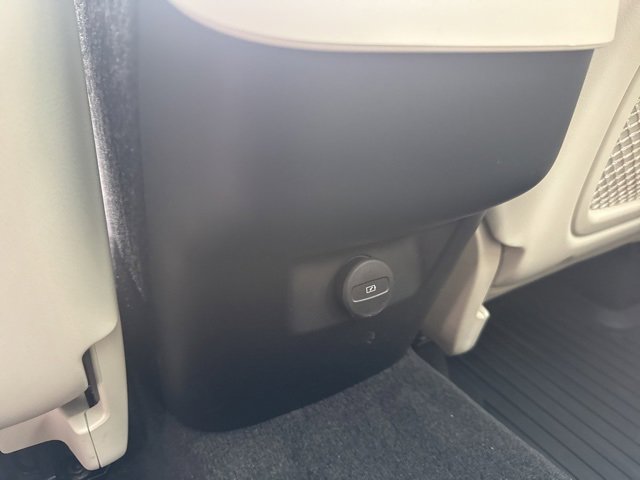 Used 2022 Volvo XC60 B5 Momentum w/ Climate Package image 35