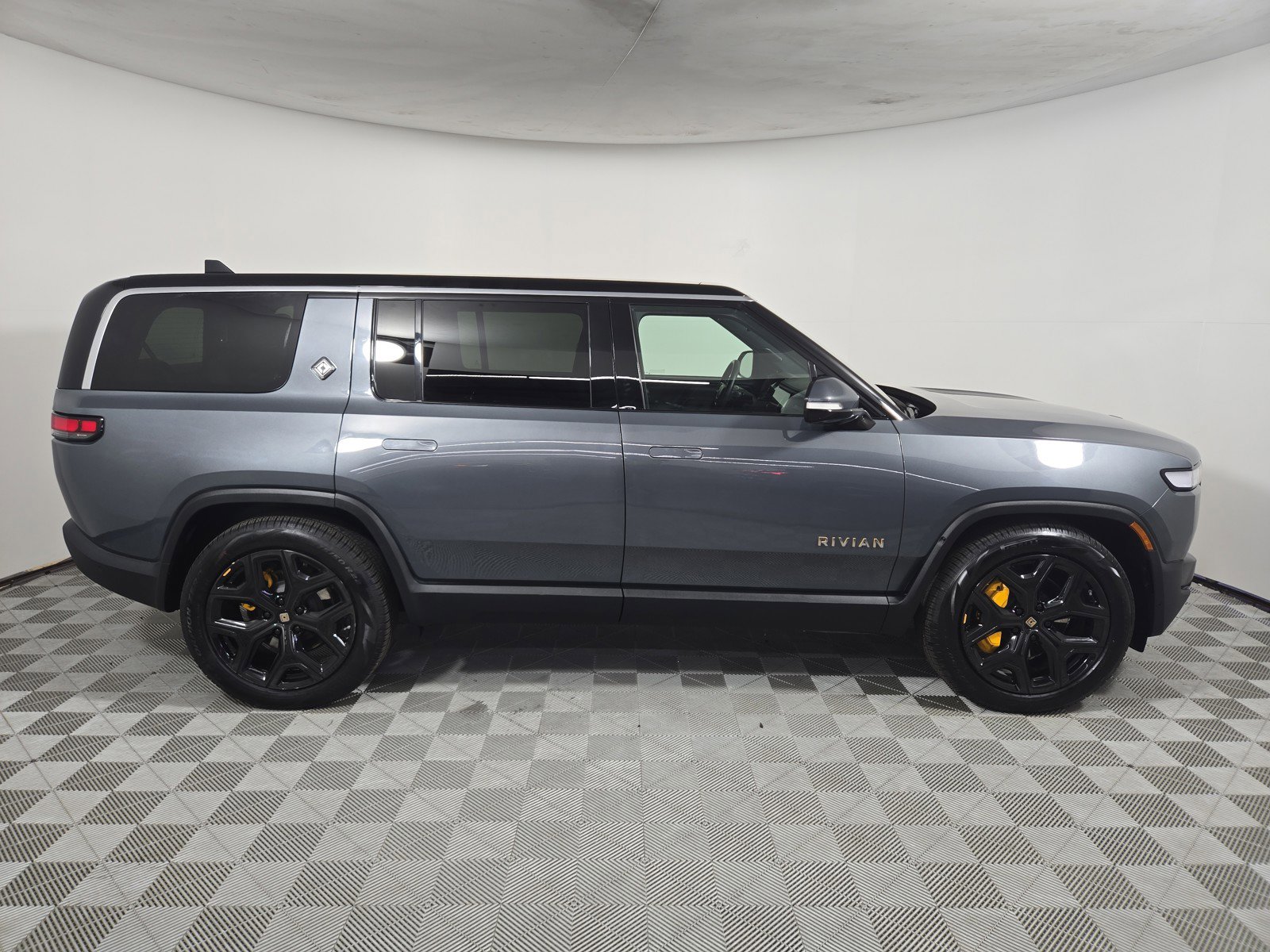 Used 2022 Rivian R1S Launch Edition image 6