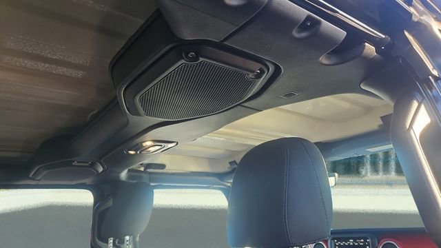 Used 2023 Jeep Wrangler Unlimited Rubicon w/ Cold Weather Group image 17