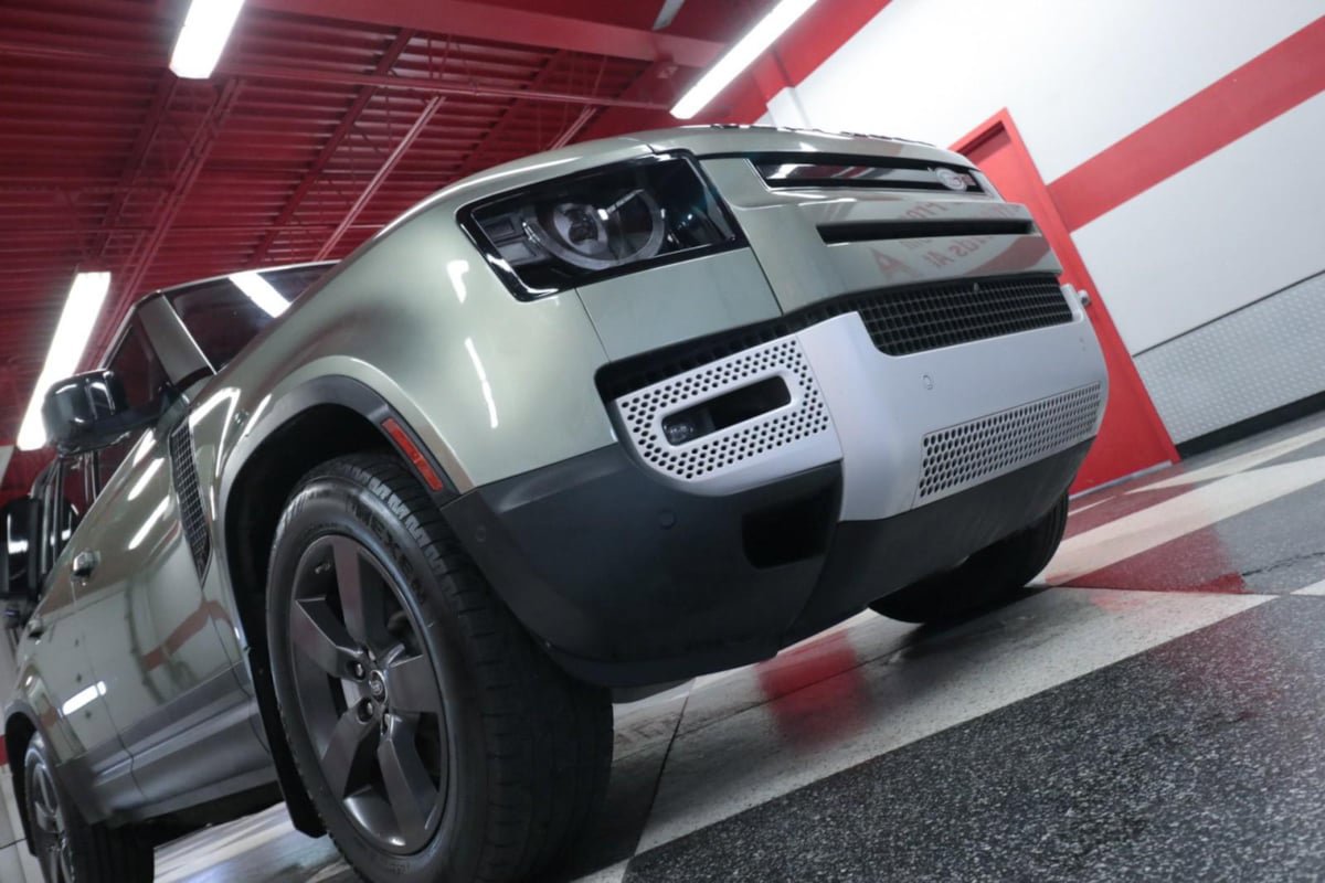 Used 2020 Land Rover Defender 110 SE image 35