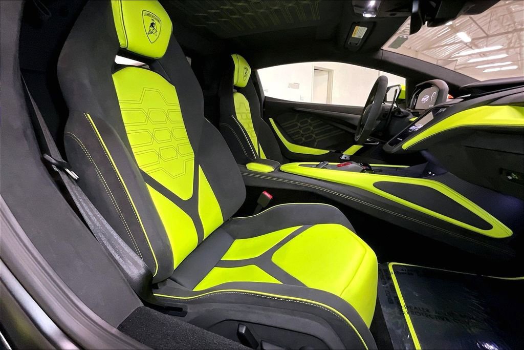 Used 2025 Lamborghini Revuelto image 26