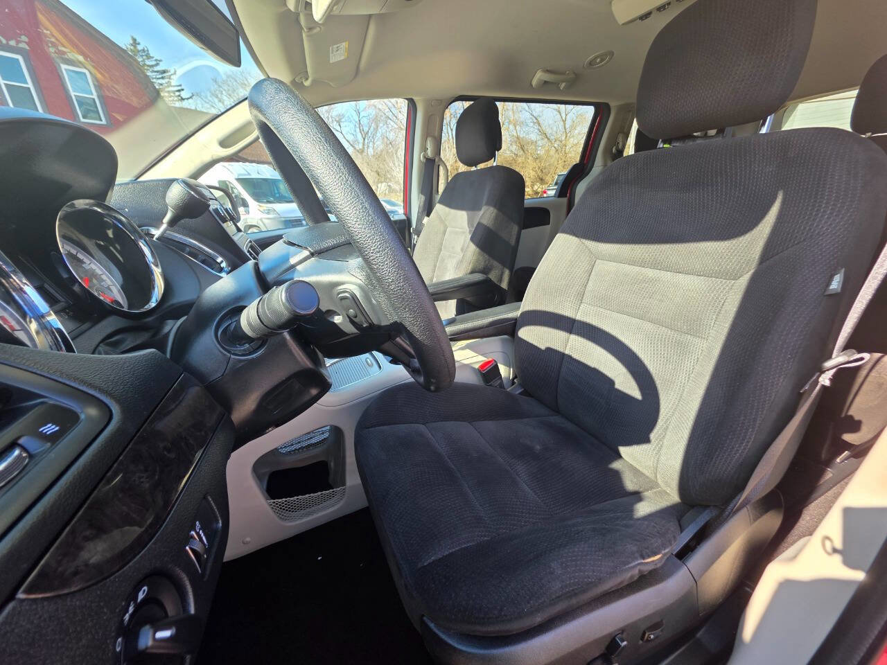 Used 2015 Dodge Grand Caravan SXT image 8