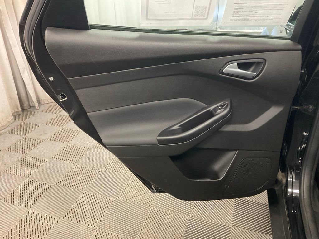 Used 2015 Ford Focus SE w/ Equipment Group 201A image 32