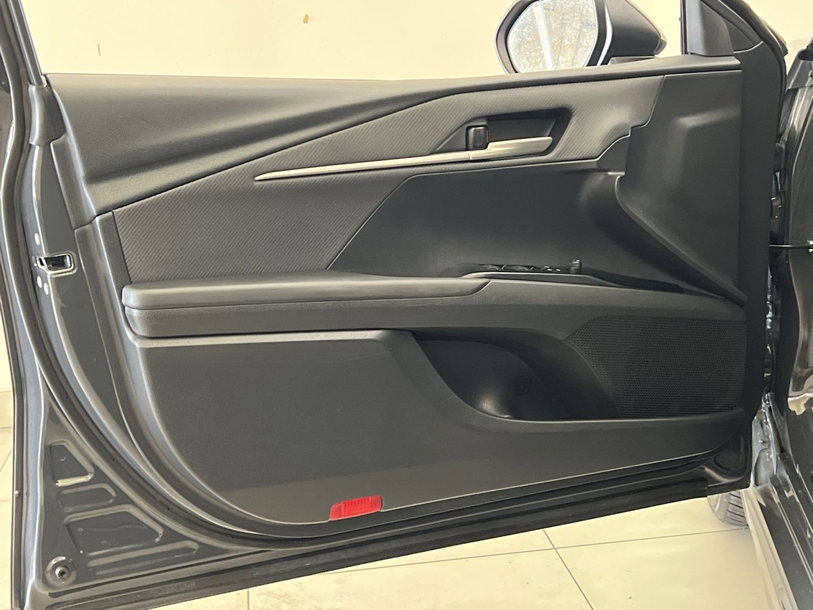 Used 2025 Toyota Camry SE FWD image 38
