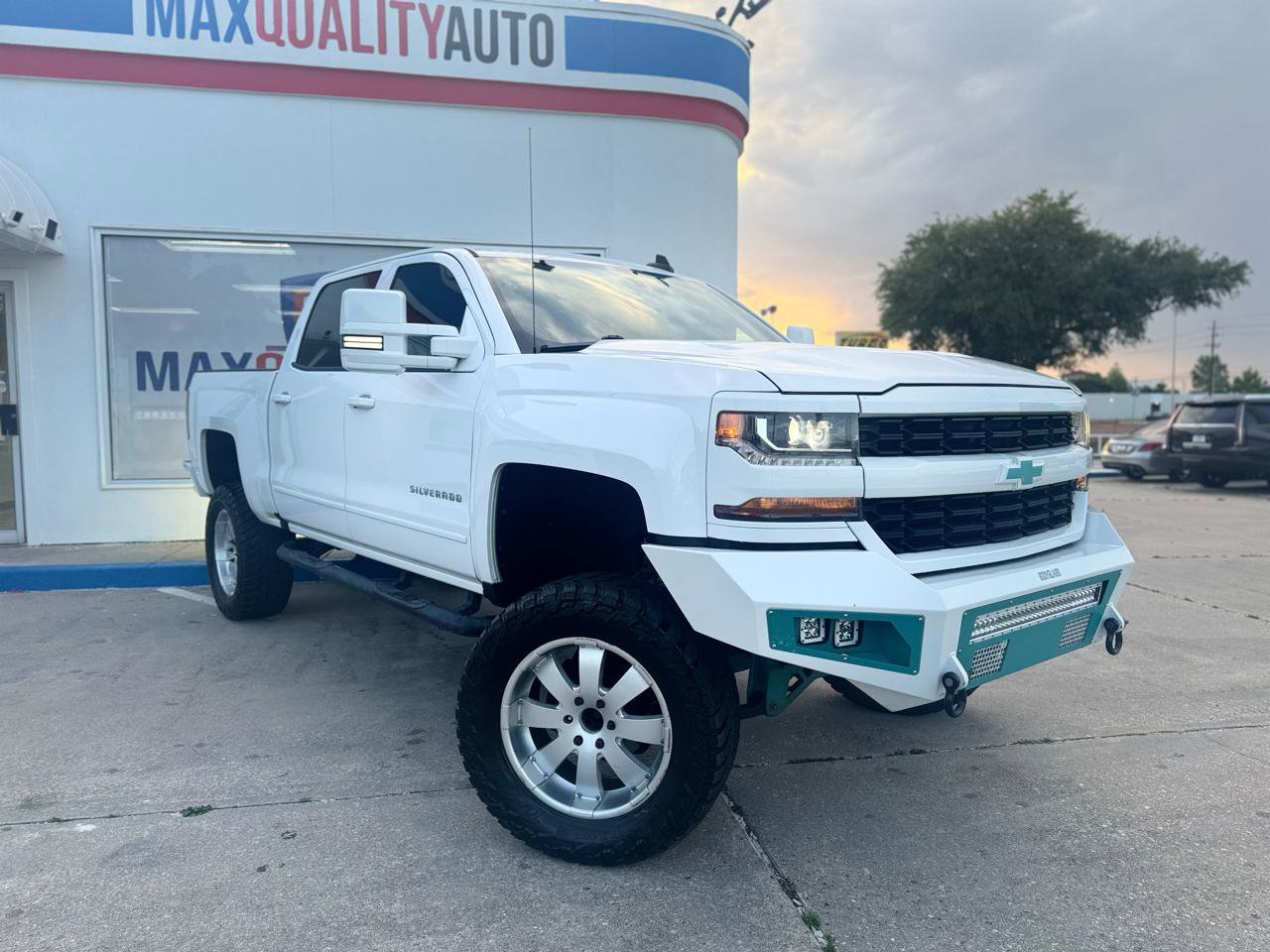 Used 2018 Chevrolet Silverado 1500 LT w/ Trailering Package AWD/4WD image 18