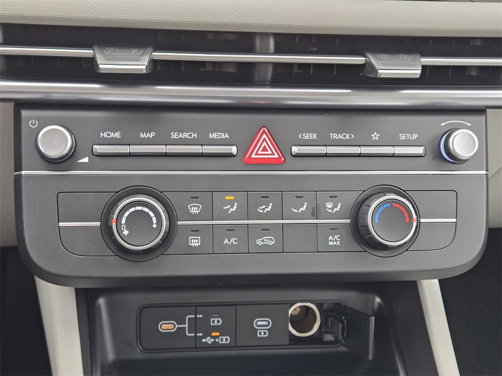 Used 2025 Hyundai Tucson SE image 14