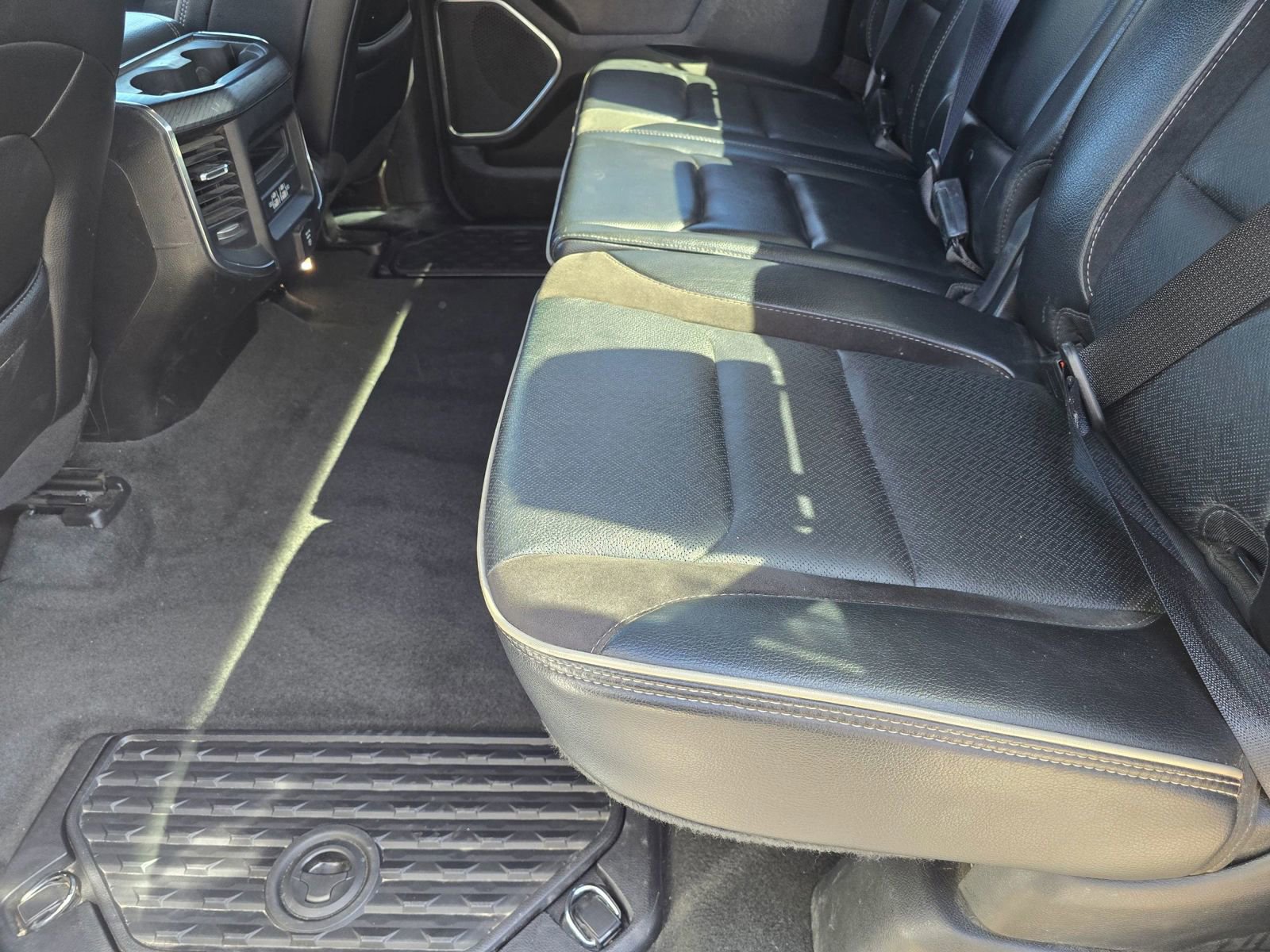 Used 2024 RAM 1500 Laramie AWD/4WD image 16