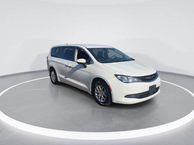 Used 2021 Chrysler Voyager LX FWD image 2