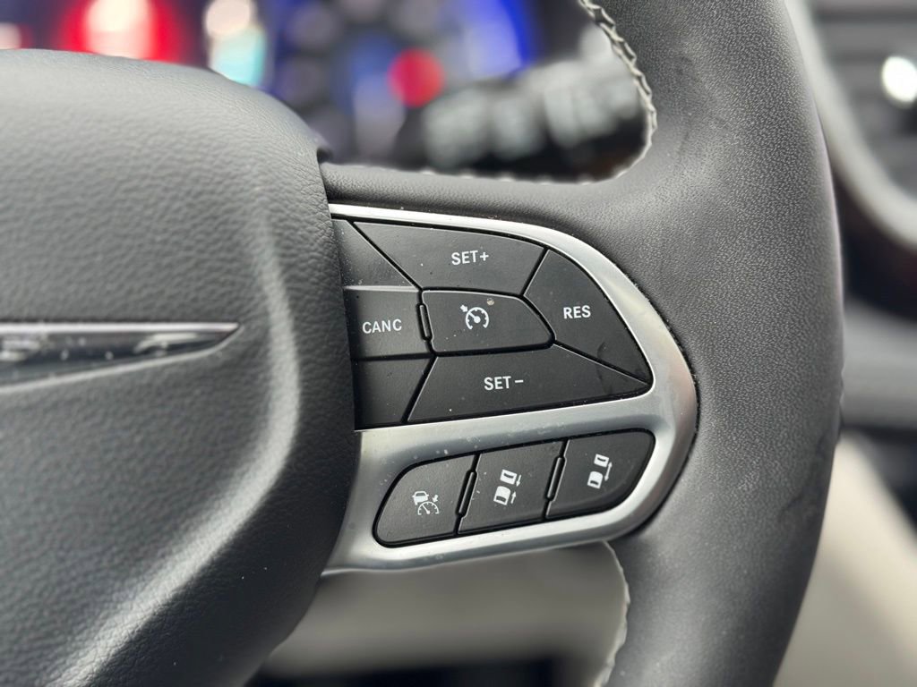 Used 2024 Chrysler Pacifica Limited image 39