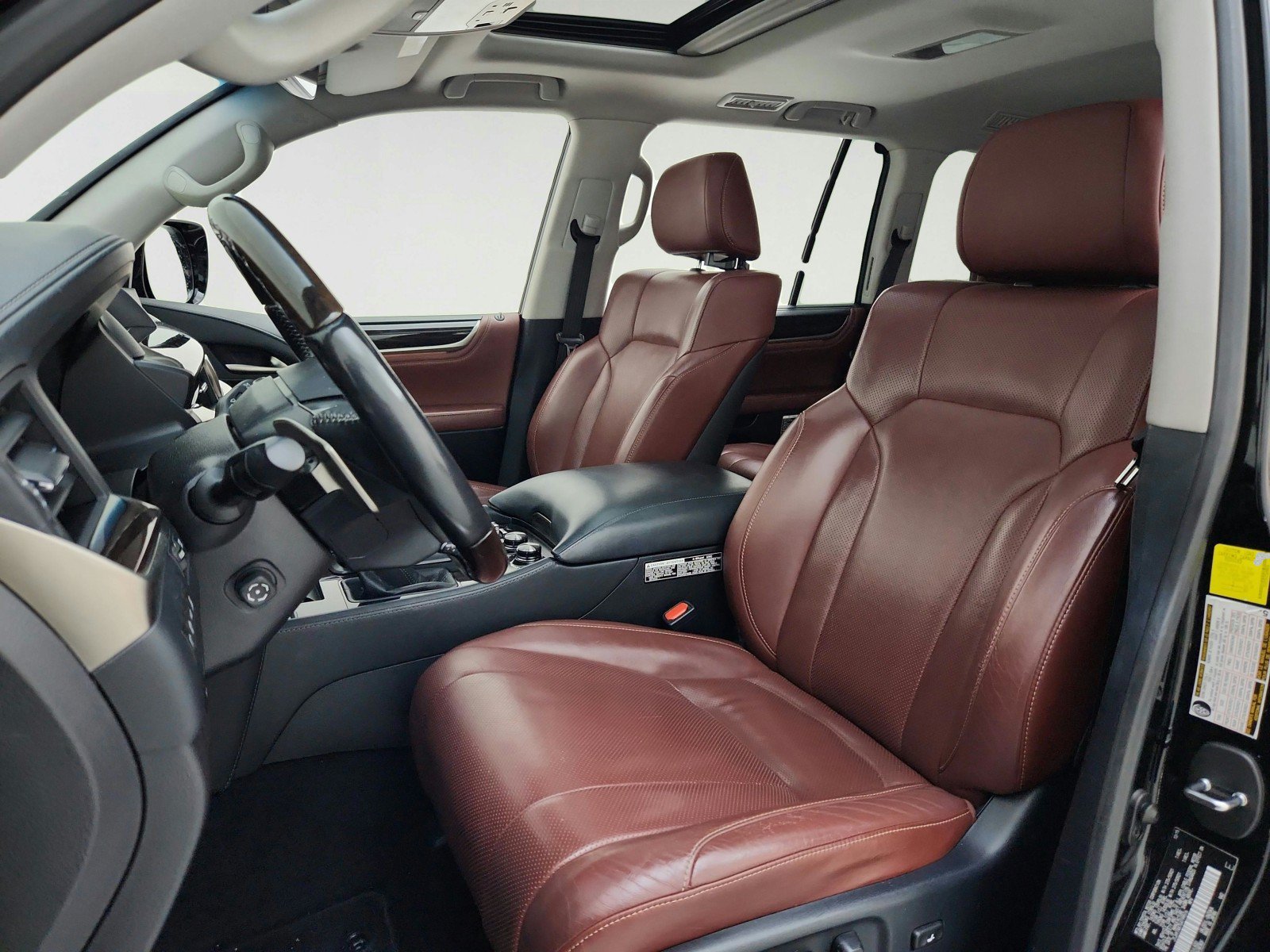 Used 2016 Lexus LX 570 4WD w/ Luxury Package image 17