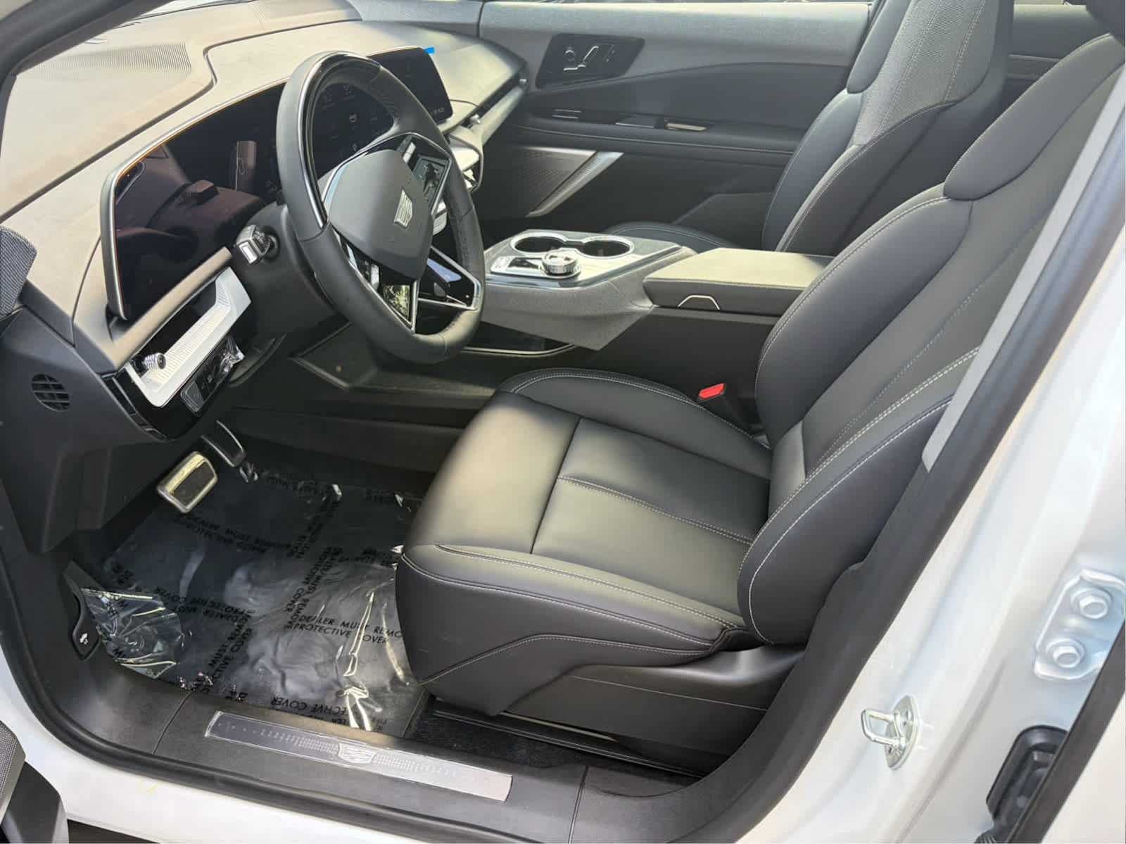 Used 2025 Cadillac Optiq Luxury 1 w/ LPO, Floor Liner Package AWD/4WD image 9