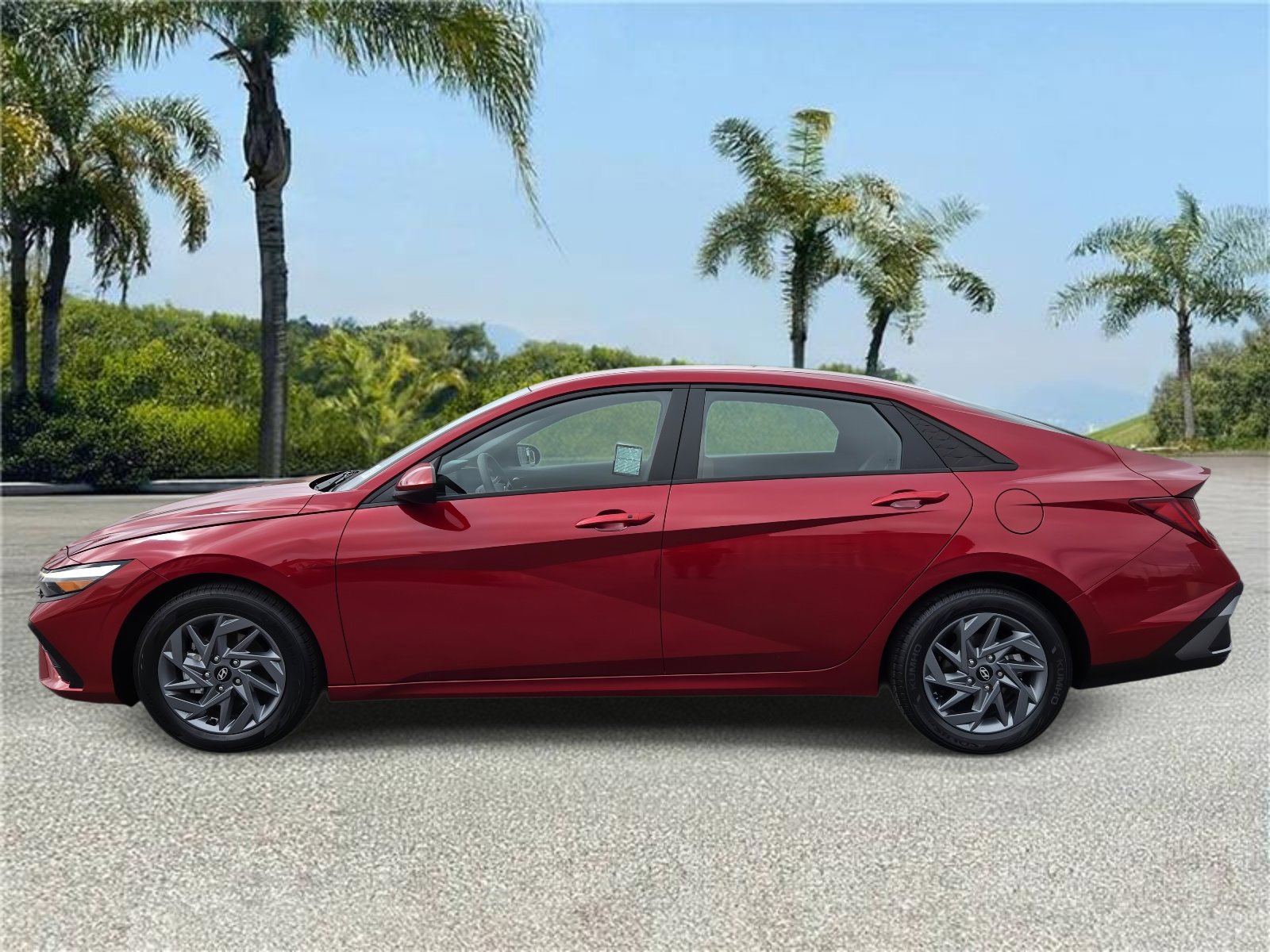 Used 2024 Hyundai Elantra Blue image 2