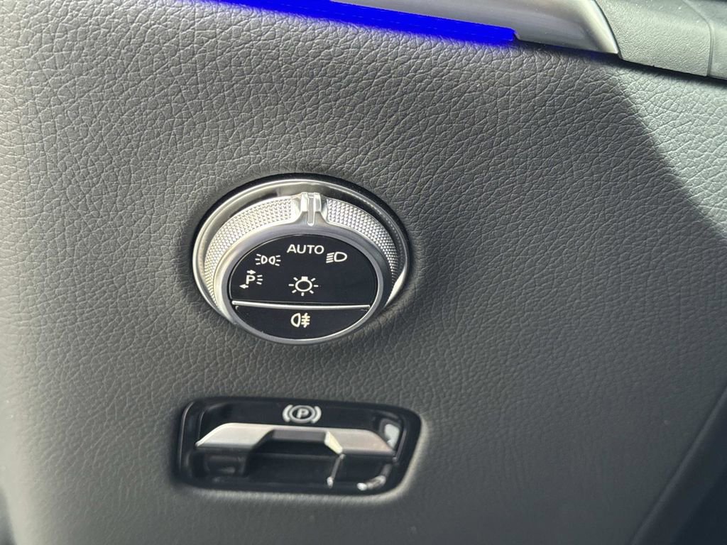 Certified 2025 Mercedes-Benz GLC 300 4MATIC image 27
