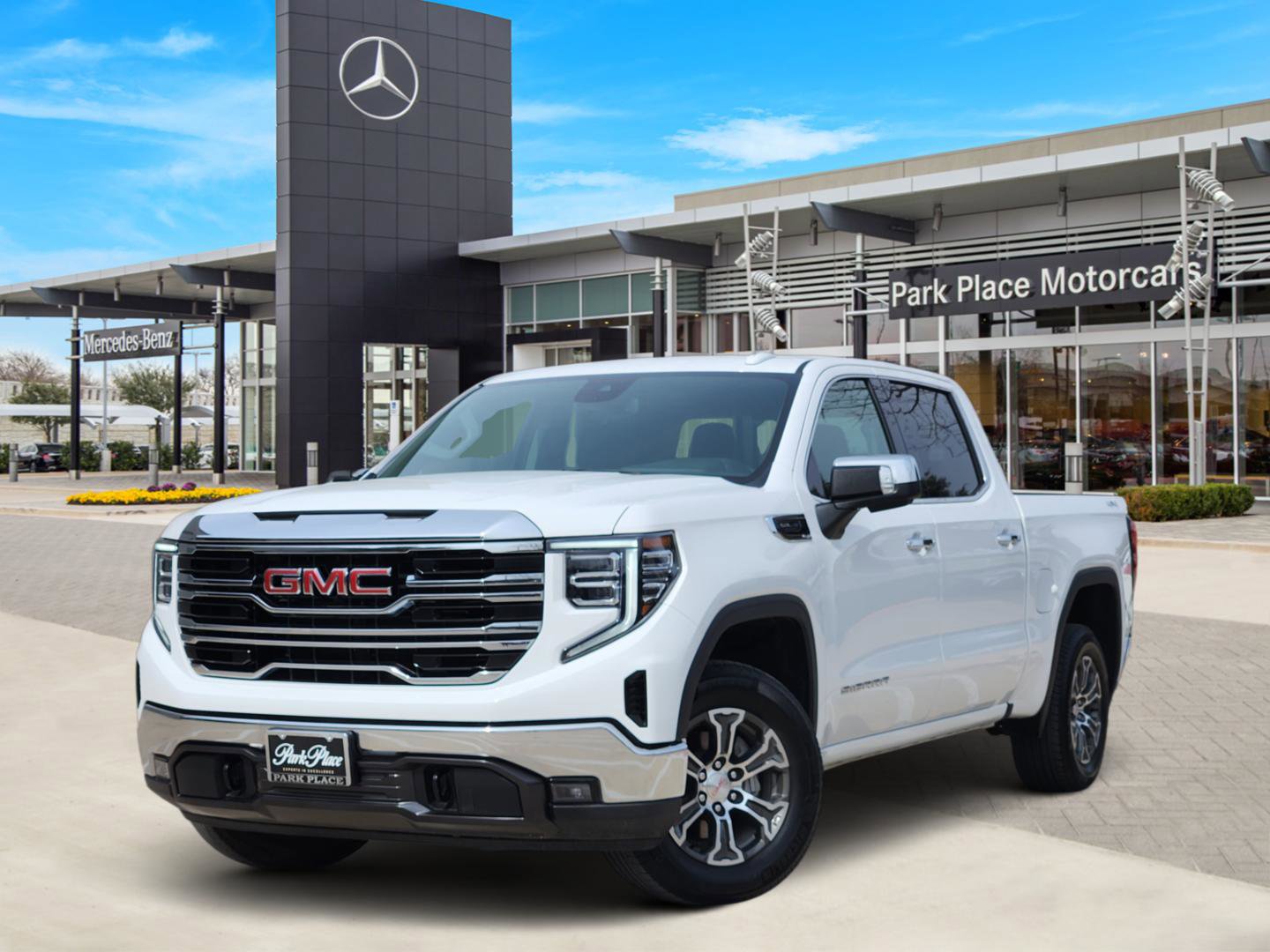 Used 2025 GMC Sierra 1500 SLT image 1
