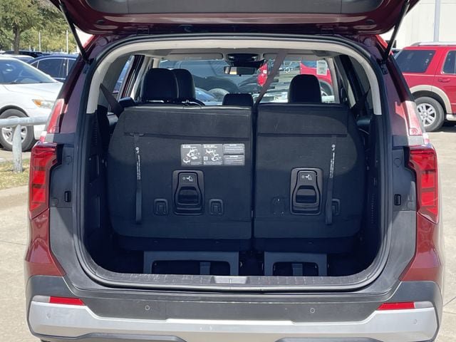 Used 2025 Kia Carnival FWD image 28