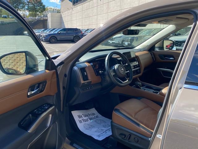 Used 2023 Nissan Pathfinder Platinum image 15