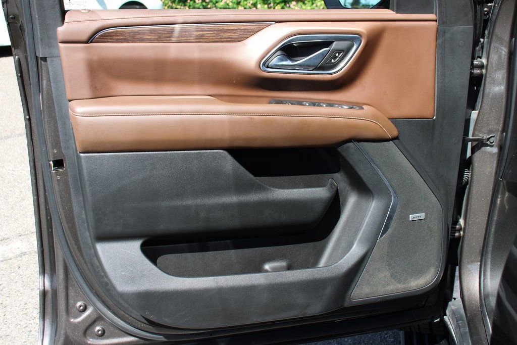 Used 2021 Chevrolet Suburban High Country w/ Premium Package image 18