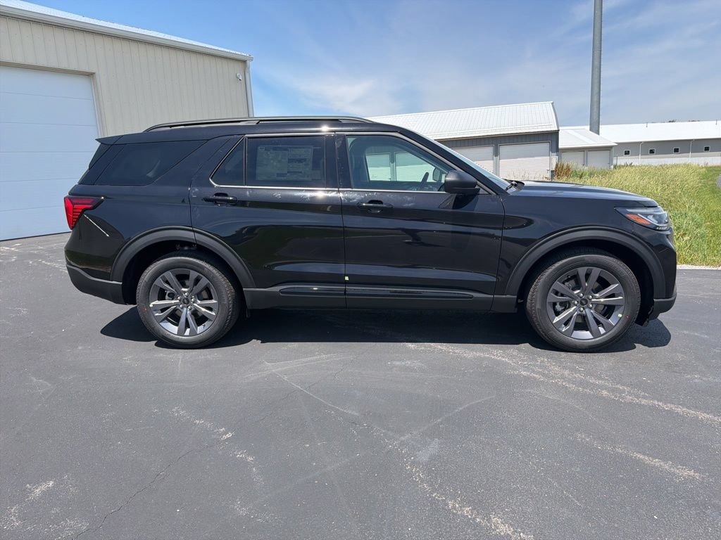 New 2026 Ford Explorer Active w/ Active Comfort Package AWD/4WD image 2
